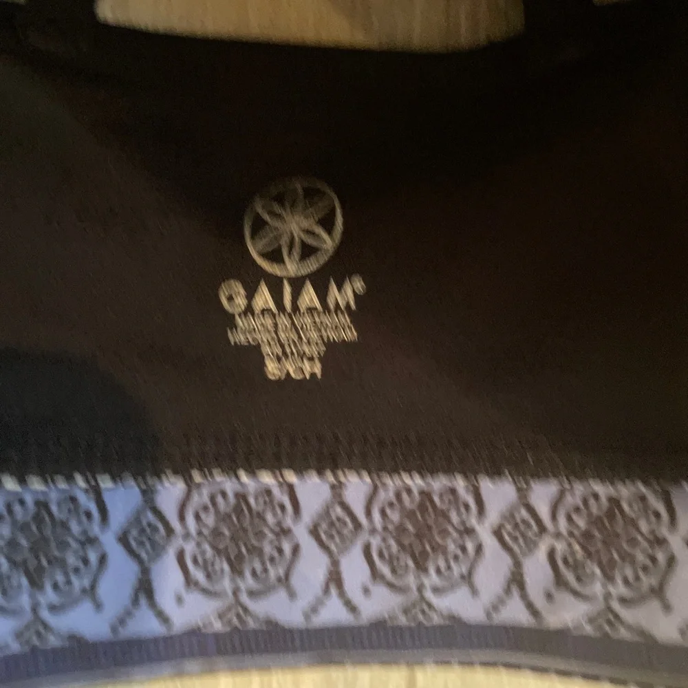 NWOT Gaiam -411 Purple & Black  Sports Bra Small